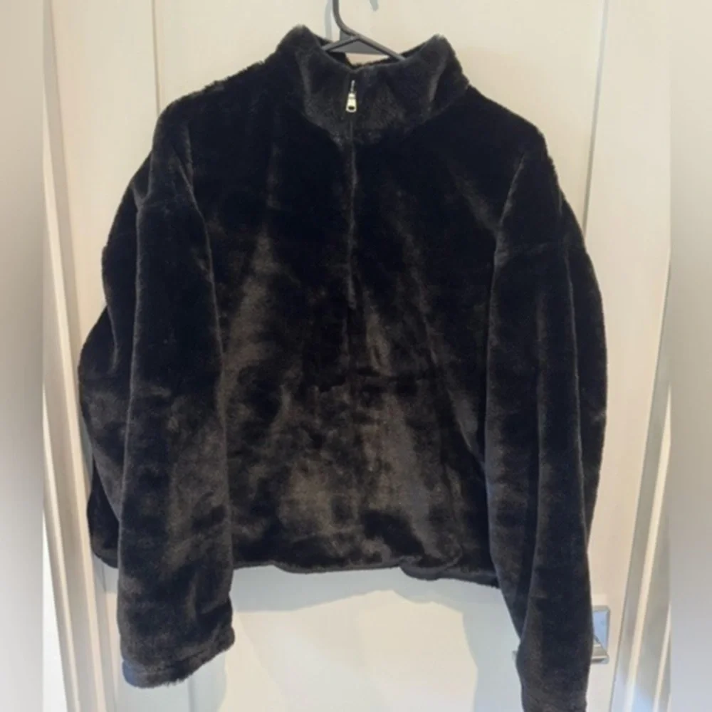 A New Day faux fur quarter zip, black Medium M soft y2k I